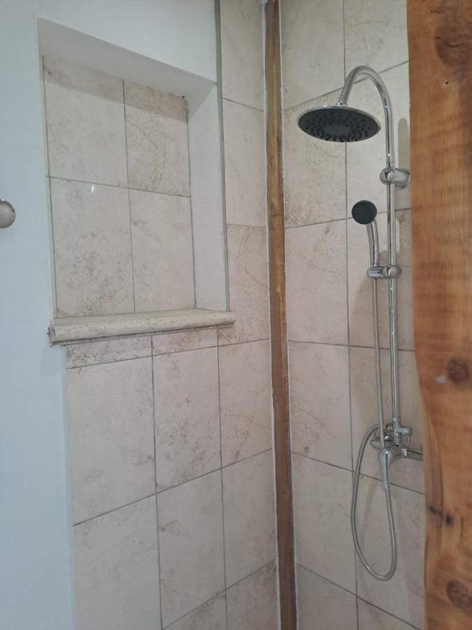 Chambre Basilic 2P, 2 Nuits Max, Dans Petit Chalet 6Km Du Festival De Piano De La Roque D'Antheron Rognes ภายนอก รูปภาพ