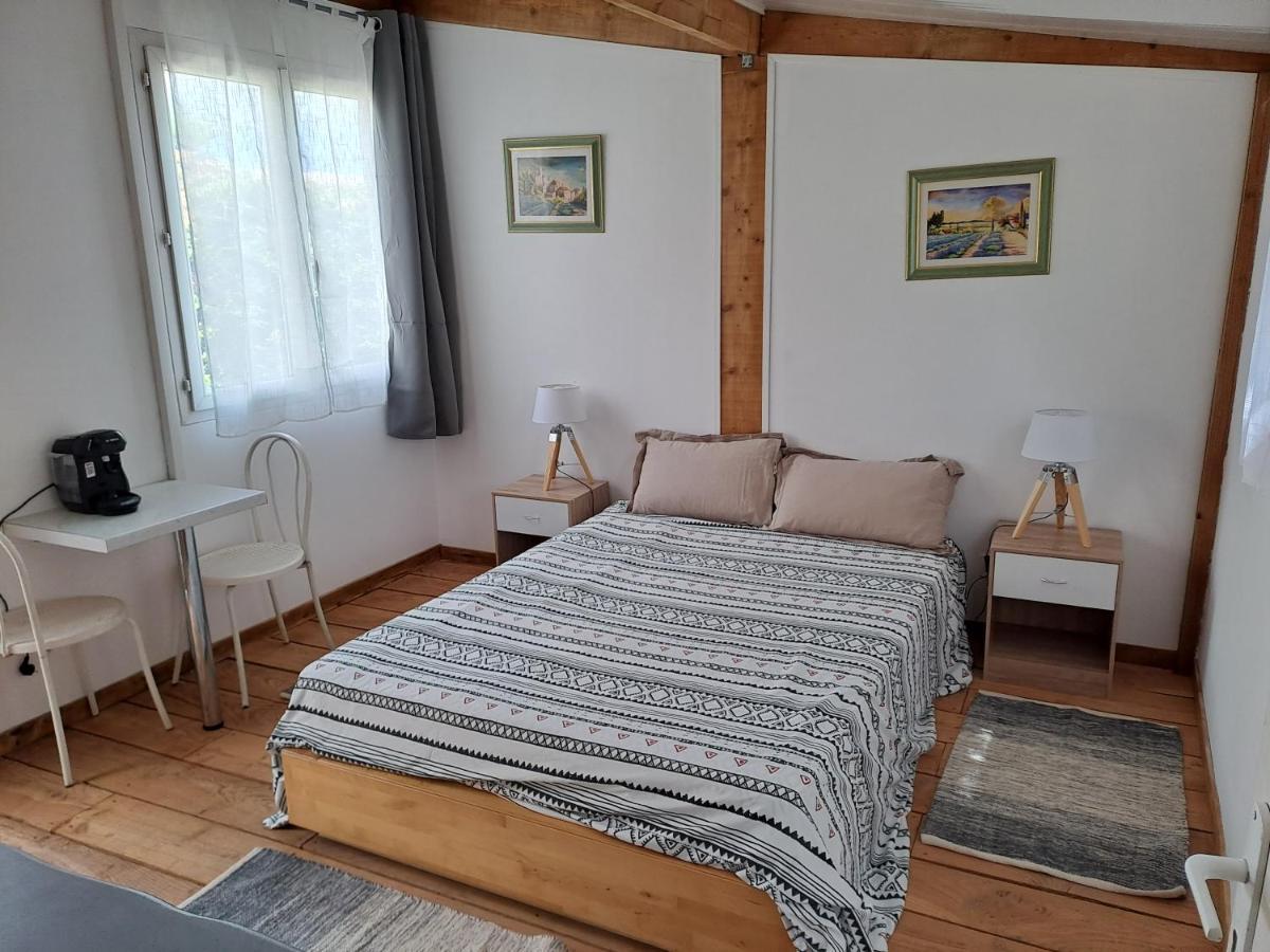 Chambre Basilic 2P, 2 Nuits Max, Dans Petit Chalet 6Km Du Festival De Piano De La Roque D'Antheron Rognes ภายนอก รูปภาพ